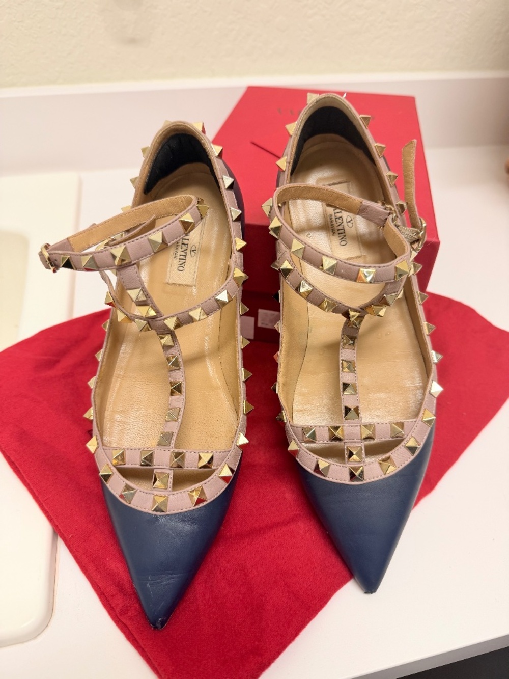 100% AUTHENTIC Valentino Garavani Studded shoes .